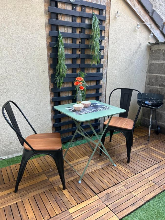 Le Petit Kiosque - Terrasse Parking & Local Velo *